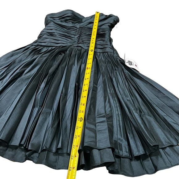 NWT HALSTON HERITAGE STRAPLESS IRIDESCENT TAFFETA PLEATED FOREST GREEN SIZE 2 - Picture 11 of 11